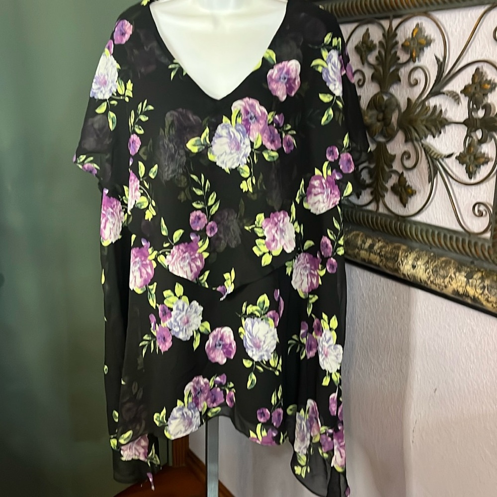 NWOT Avenue Blouse - Black Floral / Ruffled - so pretty Sz 26/28